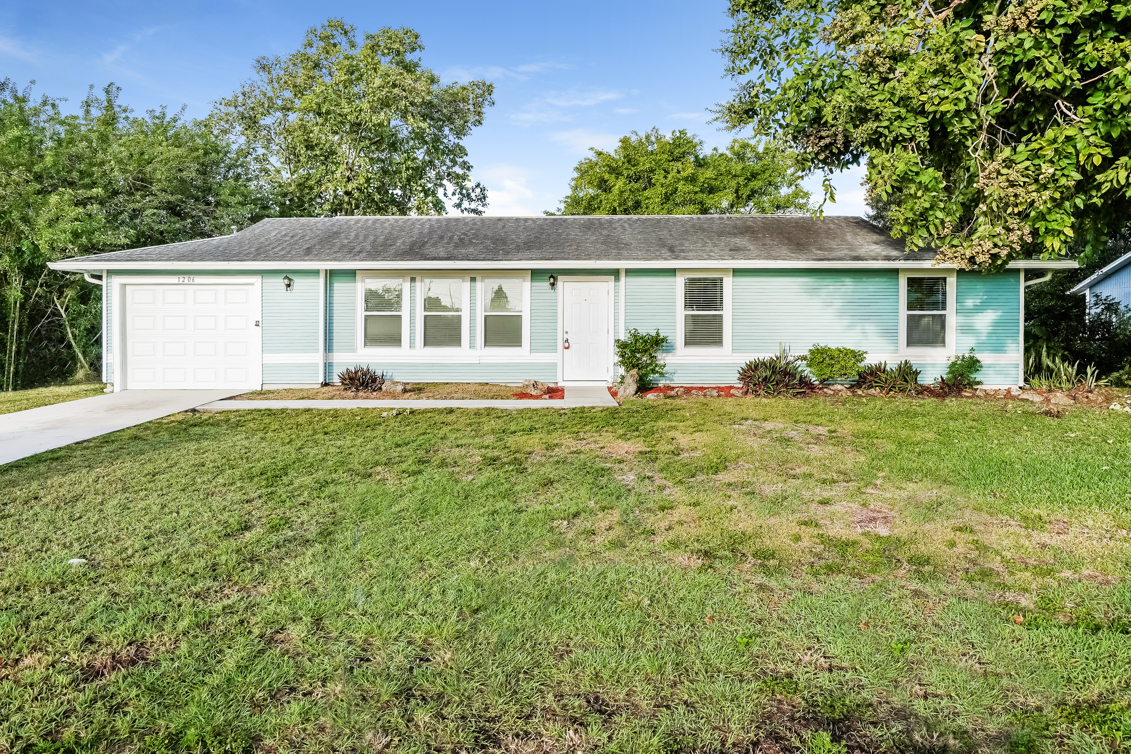 1206 NE 5th Pl Cape Coral, FL 33909